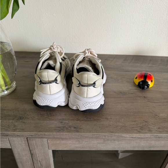 Adidas shoes - Picture 5 of 5